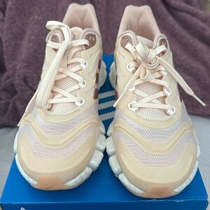 Adidas climacool running shoe size 7.5 gently used